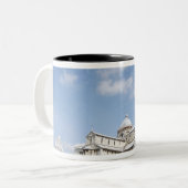 Italien, Pisa. Kathedrale, Baptistry und Lehnen Zweifarbige Tasse (Vorderseite Links)