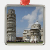 Italien, Pisa. Mietturm von Pisa und Silbernes Ornament (Vorne)