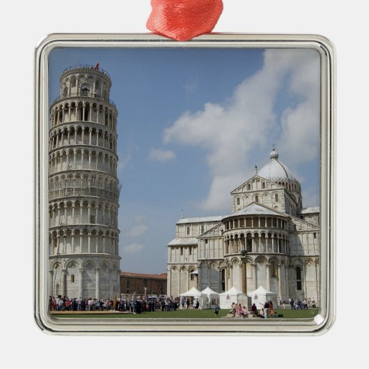 Italien, Pisa. Mietturm von Pisa und Silbernes Ornament (Vorne)