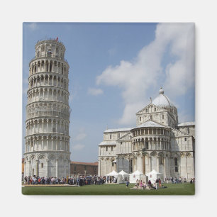 Italien, Pisa. Schiefer Turm von Pisa und Magnet