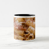 Italien, Positano. Display Platte der rigatoni. Zweifarbige Tasse (Mittel)