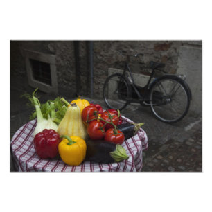 Italien, Provinz Brescia, Gargnano. Tabelle mit Fotodruck