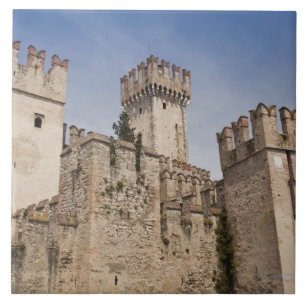 Italien, Provinz Brescia, Sirmione. Castello 2 Fliese