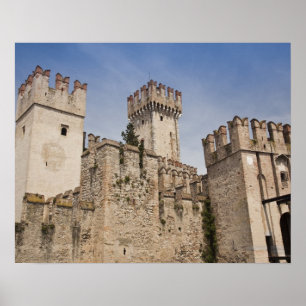 Italien, Provinz Brescia, Sirmione. Castello 2 Poster