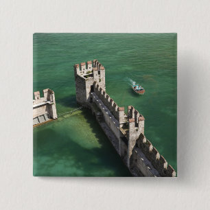 Italien, Provinz Brescia, Sirmione. Castello 3 Button