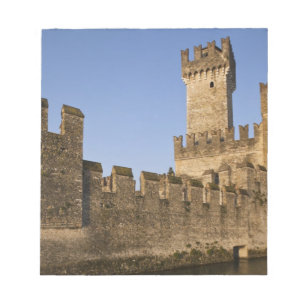 Italien, Provinz Brescia, Sirmione. Castello Notizblock