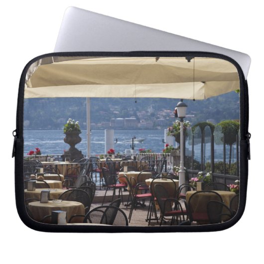 Italien, Provinz Como, Bellagio. Café am See. Laptopschutzhülle (Vorderseite)