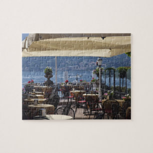 Italien, Provinz Como, Bellagio. Café am See. Puzzle