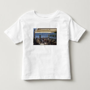 Italien, Provinz Como, Bellagio. Seecafé. Kleinkind T-shirt