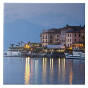 Italien, Provinz Como, Bellagio. Stadtansicht, Fliese