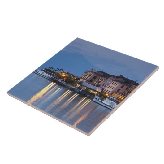 Italien, Provinz Como, Bellagio. Stadtsicht, Fliese (Seite)