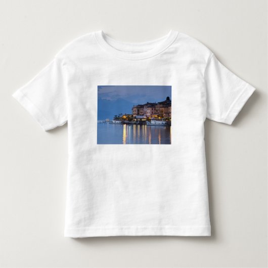 Italien, Provinz Como, Bellagio. Stadtsicht, Kleinkind T-shirt (Vorderseite)