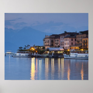 Italien, Provinz Como, Bellagio. Stadtsicht, Poster