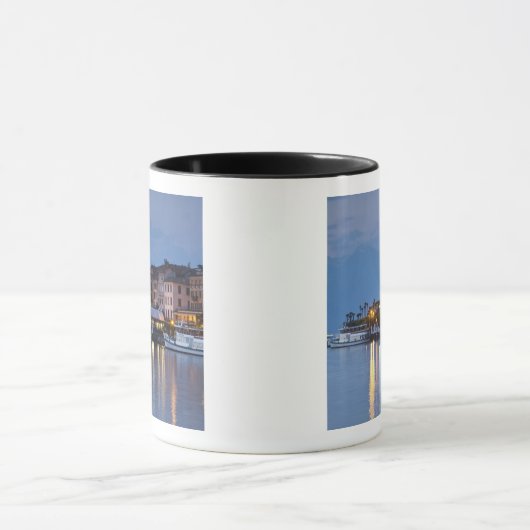 Italien, Provinz Como, Bellagio. Stadtsicht, Tasse (Zentrum)