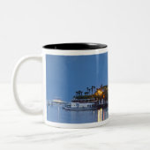 Italien, Provinz Como, Bellagio. Stadtsicht, Zweifarbige Tasse (Links)
