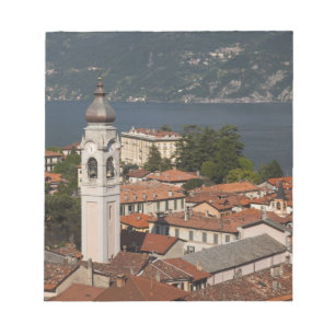 Italien, Provinz Como, Menaggio. Stadtsicht und 2 Notizblock