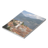 Italien, Provinz Como, Menaggio. Stadtsicht und Notizblock (Rotiert)