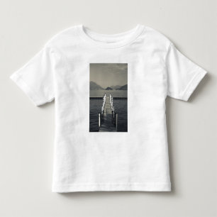 Italien, Provinz Como, Tremezzo. Seebrücke. Kleinkind T-shirt