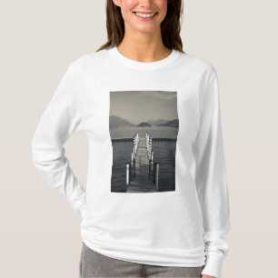 Italien, Provinz Como, Tremezzo. Seebrücke. T-Shirt