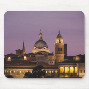 Italien, Provinz Mantua, Mantua. Stadtansicht und Mousepad