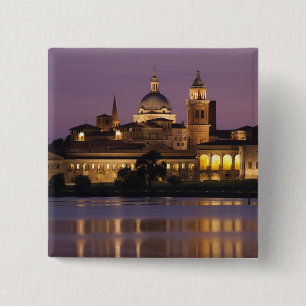 Italien, Provinz Mantua, Mantua. Stadtblick und Button