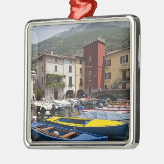Italien, Provinz Verona, Malcesine. Klasse alt 2 Ornament Aus Metall (Links)