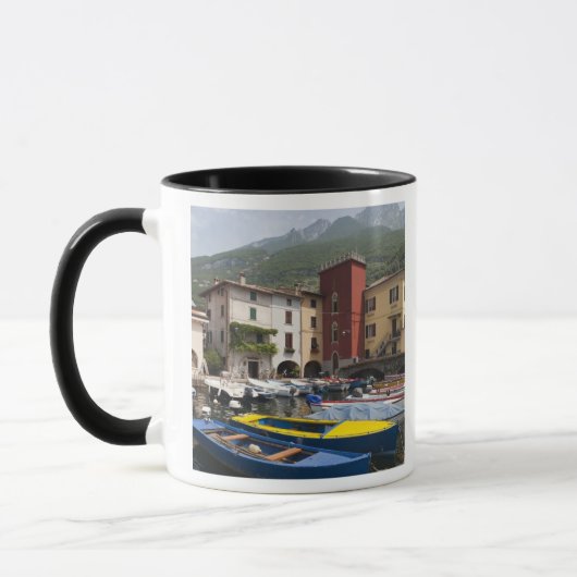 Italien, Provinz Verona, Malcesine. Klasse alt 2 Tasse (Links)