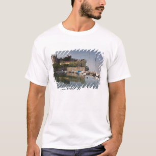 Italien, Provinz Verona, Torri del Benaco. Il T-Shirt