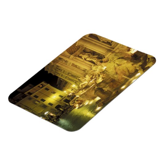 Italien, Rom. Trevi-Brunnen in der Nacht. Magnet (Linke Seite)