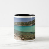 Italien, Sardinien, Baja Sardinien. Resort Strand. Zweifarbige Tasse (Mittel)