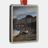 Italien, Sardinien, Bosa. Fluss Temo und Ponte Ornament Aus Metall (Rechts)