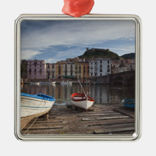 Italien, Sardinien, Bosa. Fluss Temo und Ponte Ornament Aus Metall