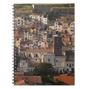 Italien, Sardinien, Bosa. Stadtblick mit Castello Notizblock