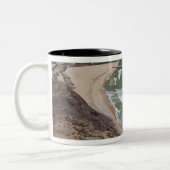 Italien, Sardinien, Buggerru. Buggerru Strand und Zweifarbige Tasse (Links)