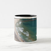 Italien, Sardinien, Buggerru. Buggerru Strand und Zweifarbige Tasse (Mittel)