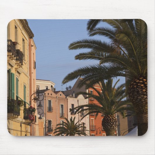 Italien, Sardinien, Cagliari. Gebäude und Palmen Mousepad (Vorne)