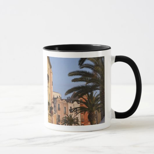 Italien, Sardinien, Cagliari. Gebäude und Palmen Tasse (Rechts)