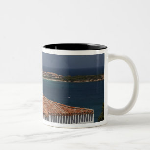 Italien, Sardinien, Porto Cervo. Chiesa di Stella Zweifarbige Tasse