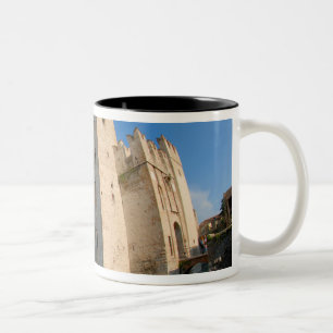 Italien, Sirmione, Gardasee, der Scaliger Zweifarbige Tasse