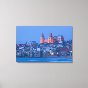 Italien, Sizilien, Cefalu, Ansicht mit Duomo aus Leinwanddruck