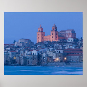 Italien, Sizilien, Cefalu, Aussicht mit Duomo aus Poster