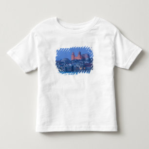 Italien, Sizilien, Cefalù, Blick mit Dom vom Kleinkind T-shirt