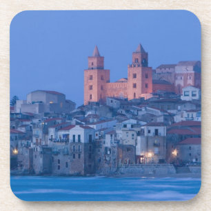 Italien, Sizilien, Cefalu, Blick mit Duomo von Untersetzer