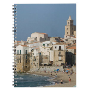 Italien, Sizilien, Cefalu, Stadtanblick mit Duomo Notizblock