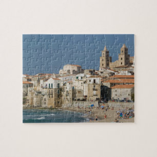 Italien, Sizilien, Cefalu, Stadtansicht mit Dom vo Puzzle