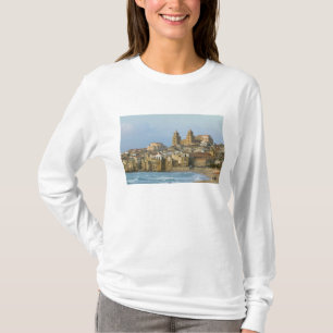 Italien, Sizilien, Cefalu, View with Duomo ab 2 T-Shirt