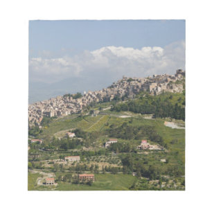 Italien, Sizilien, Enna, Calascibetta, Morgenansic Notizblock