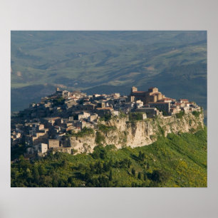 Italien, Sizilien, Enna, Calascibetta, Morgenansic Poster