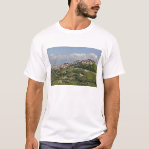 Italien, Sizilien, Enna, Calascibetta, Morgenansic T-Shirt