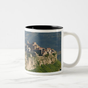 Italien, Sizilien, Enna, Calascibetta, Zweifarbige Tasse